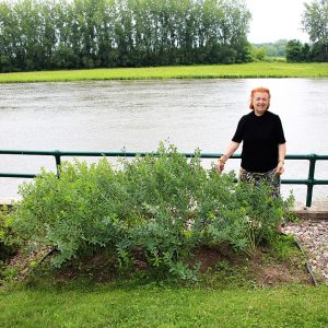 MARIE-BERTHE LANOIX & son jardin teintures à Berthierville